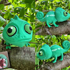 chameleon figurine, chameleon art, chameleon lovers, lizard lovers, reptile art, chameleon painting, lizard art, pet art
