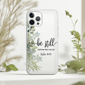 Könnte beinhalten: Eine transparente Handyhülle mit einem Aquarell-Design aus grünen Blättern und dem Text "be still and know that I am God Psalm 46:10".