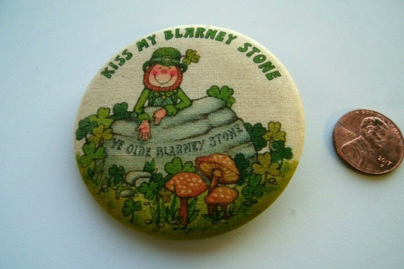 St. Patrick's Day Hallmark Button Pin-Vintage Hon… - image 1