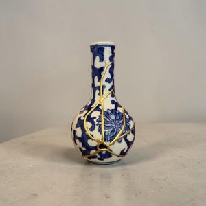 Kintsugi Repaired Blue White Porcelain Vase | Gold Repair Chinoiserie Bud Vase | Broken to Beautiful Ceramic Art | 6 Inch