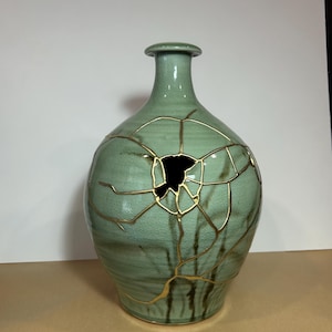 Kintsugi Vase, Broken Pottery, Japanese Art, Wabi Sabi Home Decor, Japandi Art, Golden Repair