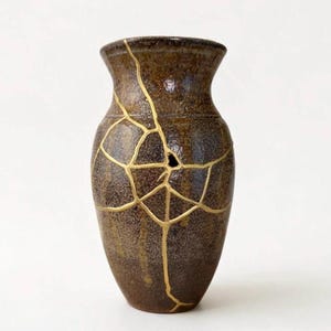 金継ぎ修復花瓶｜金継ぎ修復陶器｜金継ぎ茶色陶器花瓶｜侘び寂びインテリア