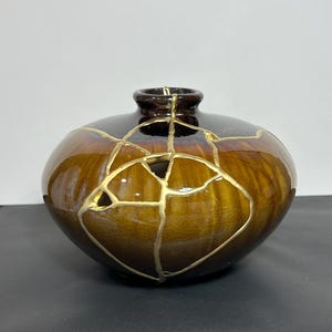 Kintsugi Vase, Broken Pottery, Japanese Art, Wabi Sabi Home Decor, Japandi Art, Golden Repair