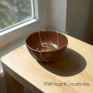 Cuenco Kintsugi / Gres Hearth & Hand / Arte de reparación dorada / Decoración del hogar Wabi-Sabi / Cuenco de terracota