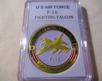 Noi. Aeronautica F16c Combattente Aerei Con Falco. Immagine Edoriale - Foto 9