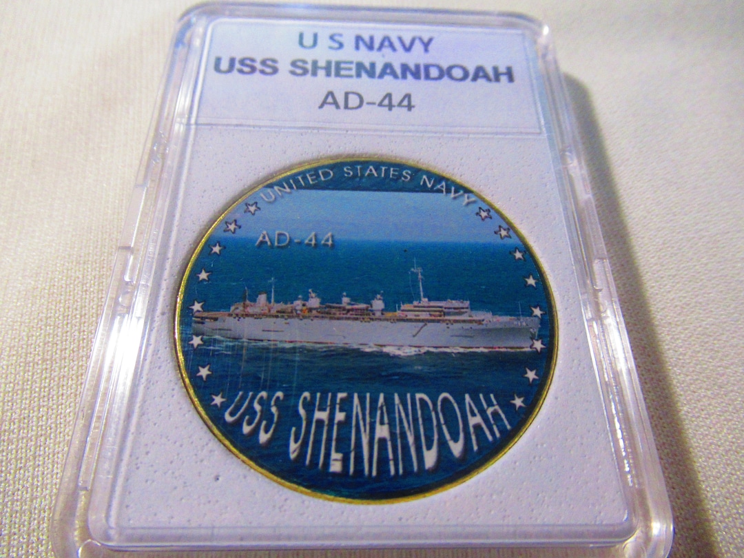 USS Shenandoah (AD-44) underway in 1989 Stock Photo - Alamy