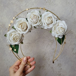 Weiße Rose Halo Krone mit Blumen und Sternen Floral Gold Stirnband irisches Geschenk Prinzessin Celestial Brautschleier