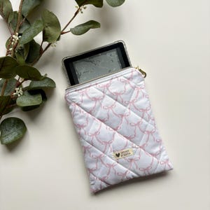 CUSTOM ORDER - Quilted Kobo Libra Colour Sleeve Zipper E-reader Pouch Case Pink bows