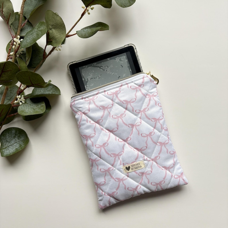 CUSTOM ORDER - Quilted Kobo Libra Colour Sleeve Zipper E-reader Pouch Case Pink bows