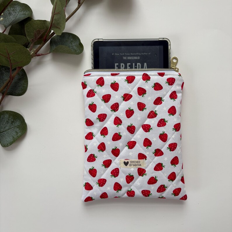 CUSTOM ORDER - Quilted Kobo Libra Colour Sleeve Zipper E-reader Pouch Case Strawberries & Stars
