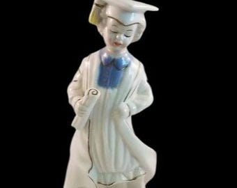 Figurina di ragazza laureata in porcellana