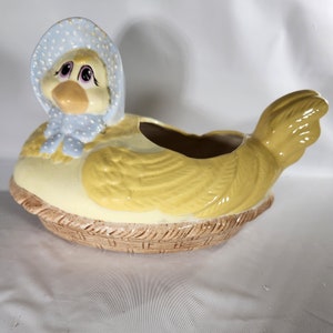Galinha de cerâmica vintage com vaso plantador de capô