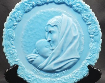 Fenton Glass Collector's Mother's Day Madonna with Sleeping Child Commerative Plate 1971