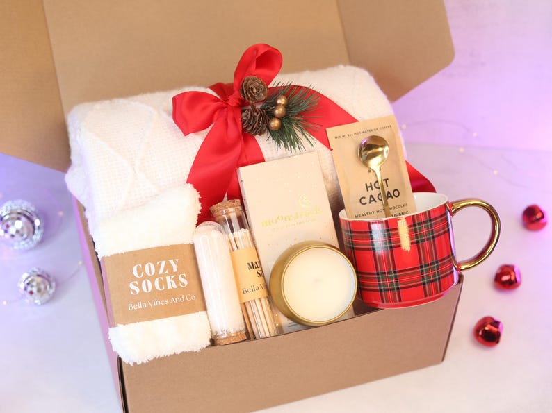 Regalo de cumpleaños para ella. Regalo de estilo acogedor. Paquete de cuidados para mujer. Regalos de decoración navideña. Red Plaid Mug Box