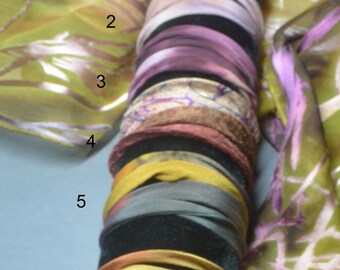 Pulseira Apple Watch, pulseira Fitbit, pulseira de fio de memória, pulseira de tecido roxo, pulseira de tecido dourado, arte em fibra verde, presente para mãe e namorada