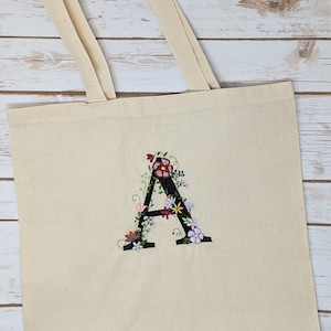 Personalisierte Einkaufstasche mit Blumenmuster. Benutzerdefinierte Brief Einkaufstasche, Baumwollsegeltuch-Einkaufstasche, wiederverwendbare Brautjungfer Geschenk-Tasche