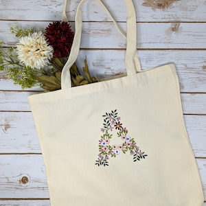 Personalisierte Einkaufstasche mit Blumenmuster. Benutzerdefinierte Brief Einkaufstasche, Baumwollsegeltuch-Einkaufstasche, wiederverwendbare Brautjungfer Geschenk-Tasche