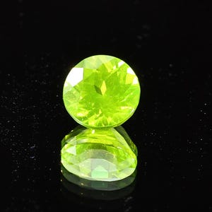 High Luminescence LUAG Lutetium Aluminum Garnet Gems Laser Crystal 1.25CT 5*5*3.5MM Fluorescent Lab Synthesis of Loose stones