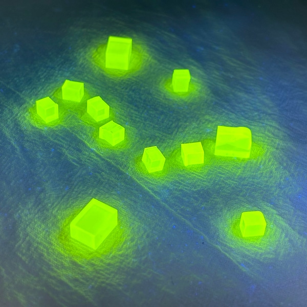 Gemme di granato di alluminio lutezio LUAG ad alta luminescenza Cristallo laser sintetico Pietra fluorescente da laboratorio Sintesi di pietre preziose sciolte
