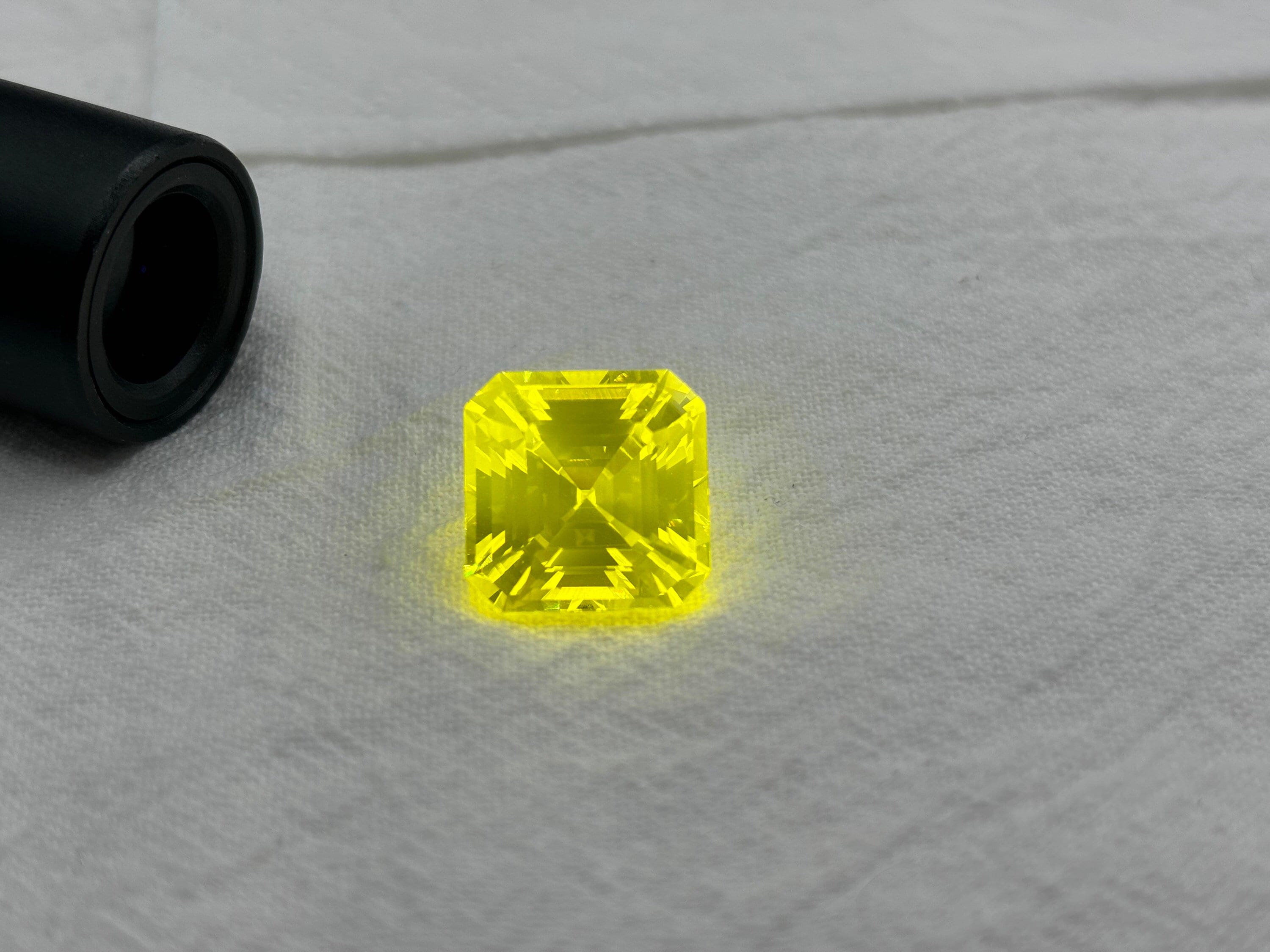 Unique Custom Laser Gemstone High Fluorescent 33.6CT 14.5*14.5*10.4MM Czochralski GAGG Synthetic Crystal Lab of Loose Gem