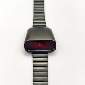 Men Digital Space Retro Future Tech Style Watches Sport Racing Fashion Trendy Led Niche Personalized Stainless Steel Metal Watches