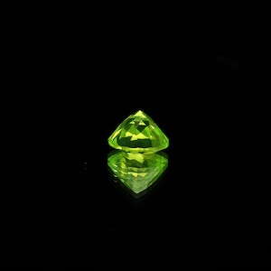 High Luminescence LUAG Lutetium Aluminum Garnet Gems Laser Crystal 2CT 5.9*5.9*3.9MM Fluorescent Lab Synthesis of Loose stones