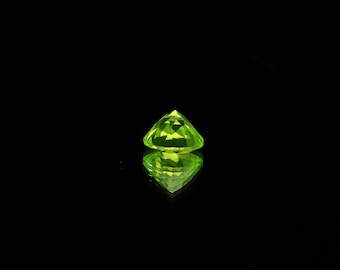 High Luminescence LUAG Lutetium Aluminum Garnet Gems Laser Crystal 2CT 5.9*5.9*3.9MM Fluorescent Lab Synthesis of Loose stones