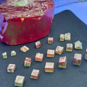Polishing Czochralski - Space Laser Christmas Garnet ,Cr(3+) Lab Fluorescent Crystal For Collect 1.75g-8x7x7MM
