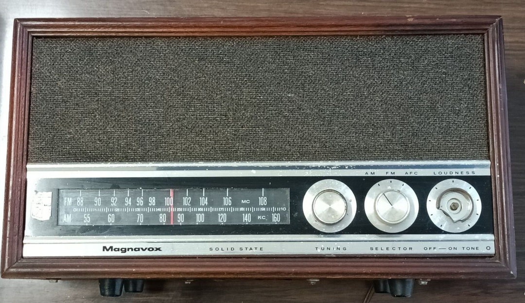 Vintage Magnavox Table Top AM/FM 60's Model Radio 1FM056 Wooden Cabinet ...