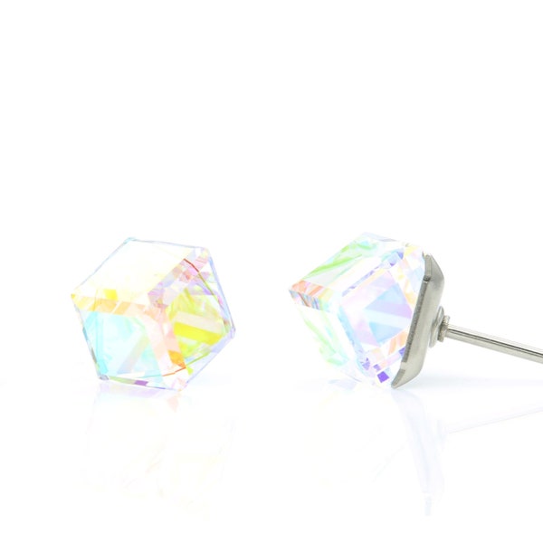 Puces d'oreilles en cristal irisé 6 mm | Puces d'oreilles en cristal Swarovski | Boucles d'oreilles minimalistes irisées | Clous d'oreilles hypoallergéniques | Clous de boucles d'oreilles cubes