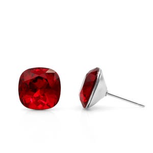 Brincos Swarovski Vermelhos de 10 mm | Brincos com Corte Cushion | Brincos de Cristal Vermelho | Cristal Quadrado | Brincos Hipoalergênicos | Brincos de Cristal para o Dia a Dia