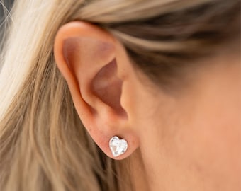Brincos de cristal Swarovski Heart | Tachas de coração de 8 mm | Cristal Swarovski transparente genuíno | Hipoalergênico | Tachas de alta qualidade | Presente fofo