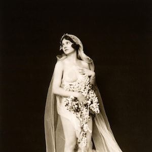 Nude Women With Hourglass Figure - Etsy