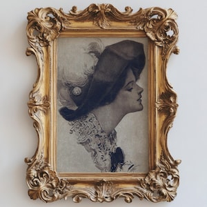 1911 Harrison Fisher Pocztówka | Profil Eleganckiej Kobiety W Dużym Kapeluszu Z Piórem | Pobieranie Cyfrowe