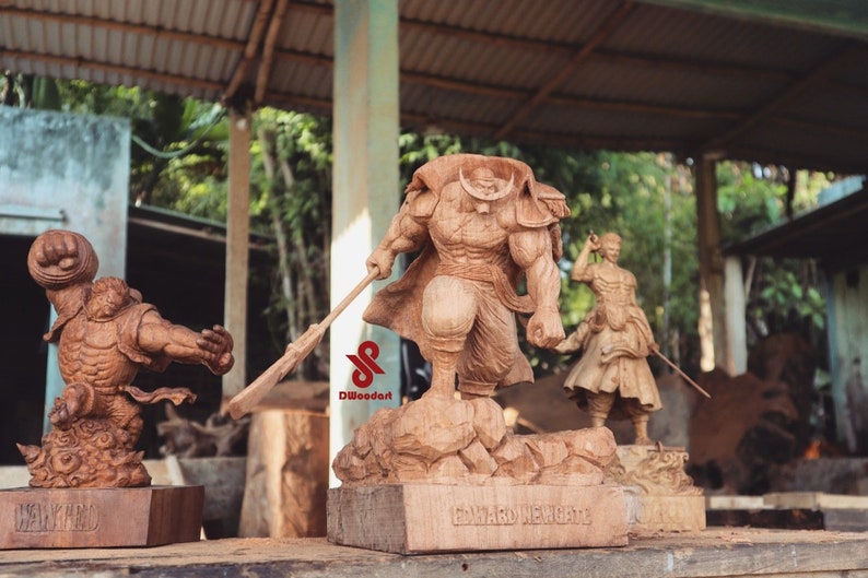 WHITEBEARD One Piece with video wooden statue image 1
