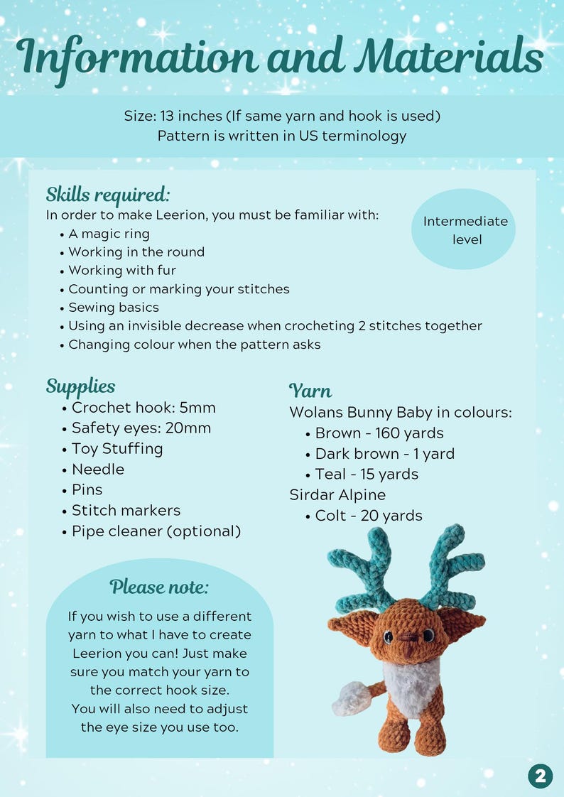 Op de afbeelding: Haakpatroon instructies voor het maken van een bruin en turquoise rendier amigurumi speelgoed. Het patroon bevat een lijst met benodigde materialen, waaronder garen, haaknaald, veiligheidso ogen en vulling. Het patroon is geschreven in Amerikaanse terminologie en geschikt voor gevorderde haaksters.