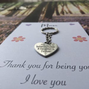 Liebe zwischen Mutter und Tochter ist für immer, Schlüsselbund, Mama Schlüsselanhänger, Geschenk für Mama, Geschenk für Mama, Geburtstag für Mama, Geschenk für Mama, personalisiertes Geschenk für Mama