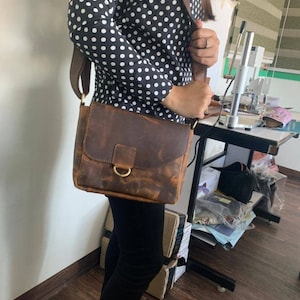 Vintage läderväska, handväska med handtag, axelväska, messengerväska, crossbodyväska damväska i läder, tre storlekar bild 3