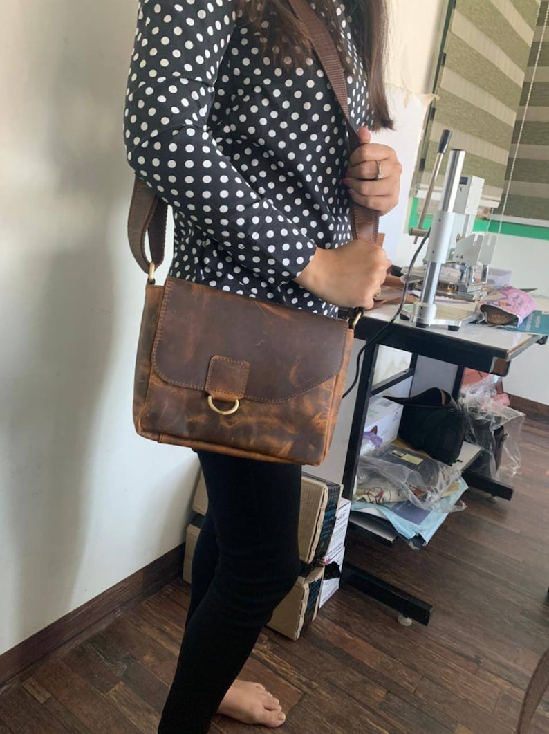 Vintage läderväska, handväska med handtag, axelväska, messengerväska, crossbodyväska damväska i läder, tre storlekar bild 3