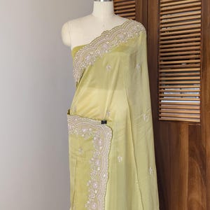 Sari Zardozi de organza de tejido verde hecho a mano