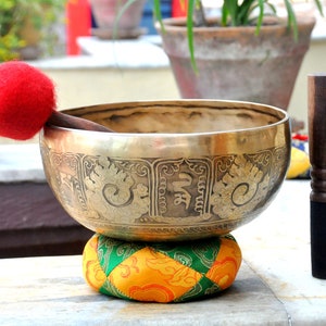 Handmade 8-inch Himalayan Singing Bowl: Chakra Healing, Meditation Bowl
