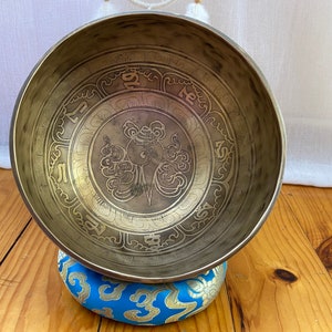 8 inches Diameter Conch Shell carved singing bowl-Handmade singing bowl from Nepal-Best for meditation,yoga,Balancing chakra-Mantra