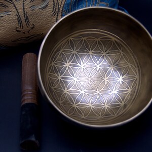 Flower of Life Himalayan Singing Bowl: 7-inch Chakra Healing Meditation Bowl