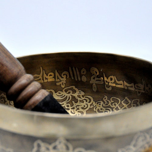 6 shops inches Diameter 7 chakra carved singing bowl-Blessed singing bowl-Chakra healing and meditation bowl-Yoga, peace-long lasting sound
