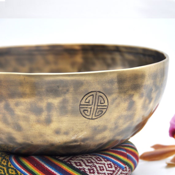 フルムーン シンギングボウル 瞑想 メディテーション セラピー 6インチ フルムーンシンギングボウル：手作りサウンドヒーリング瞑想