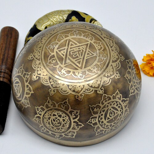 6 shops inches Diameter 7 chakra carved singing bowl-Blessed singing bowl-Chakra healing and meditation bowl-Yoga, peace-long lasting sound