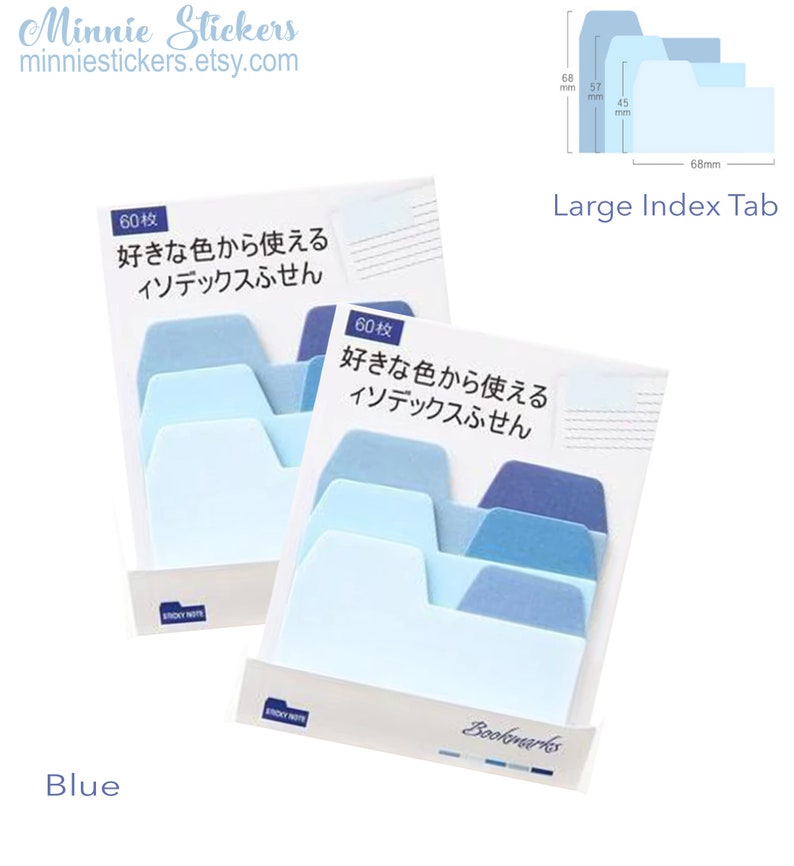 Puede incluir: Un paquete de 60 pesta&ntilde;as de &iacute;ndice azules con el texto "好きな色から使える インデックスふせん" que se traduce como "Utiliza tus pesta&ntilde;as de &iacute;ndice de color favorito". Las pesta&ntilde;as son de varios tonos de azul y est&aacute;n dise&ntilde;adas para usarse como marcadores o separadores.