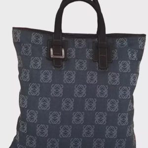 Loewe anagram denim schoudertas: blauw canvasleer, gemaakt in Spanje