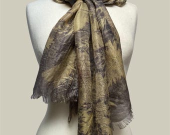 Pañuelo de seda ecoprint grande monocromático color tierra