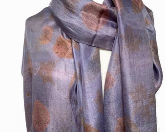 Pañuelo de seda ecoprint en gris violeta
